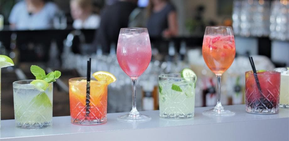 20種類以上の「ひとくちカクテル」飲み比べ!